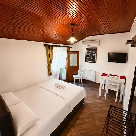 Motto Polonezkoey Hotel *